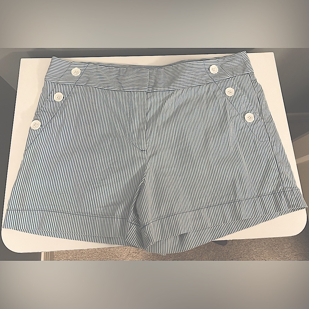 LOFT Riviera Women’s Size 12 Shorts - Seersucker Light Blue & White Stripes